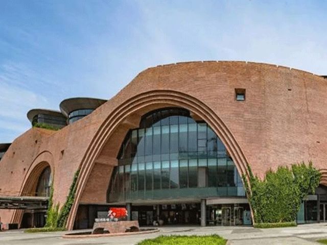 奧特萊斯藝術商業廣場